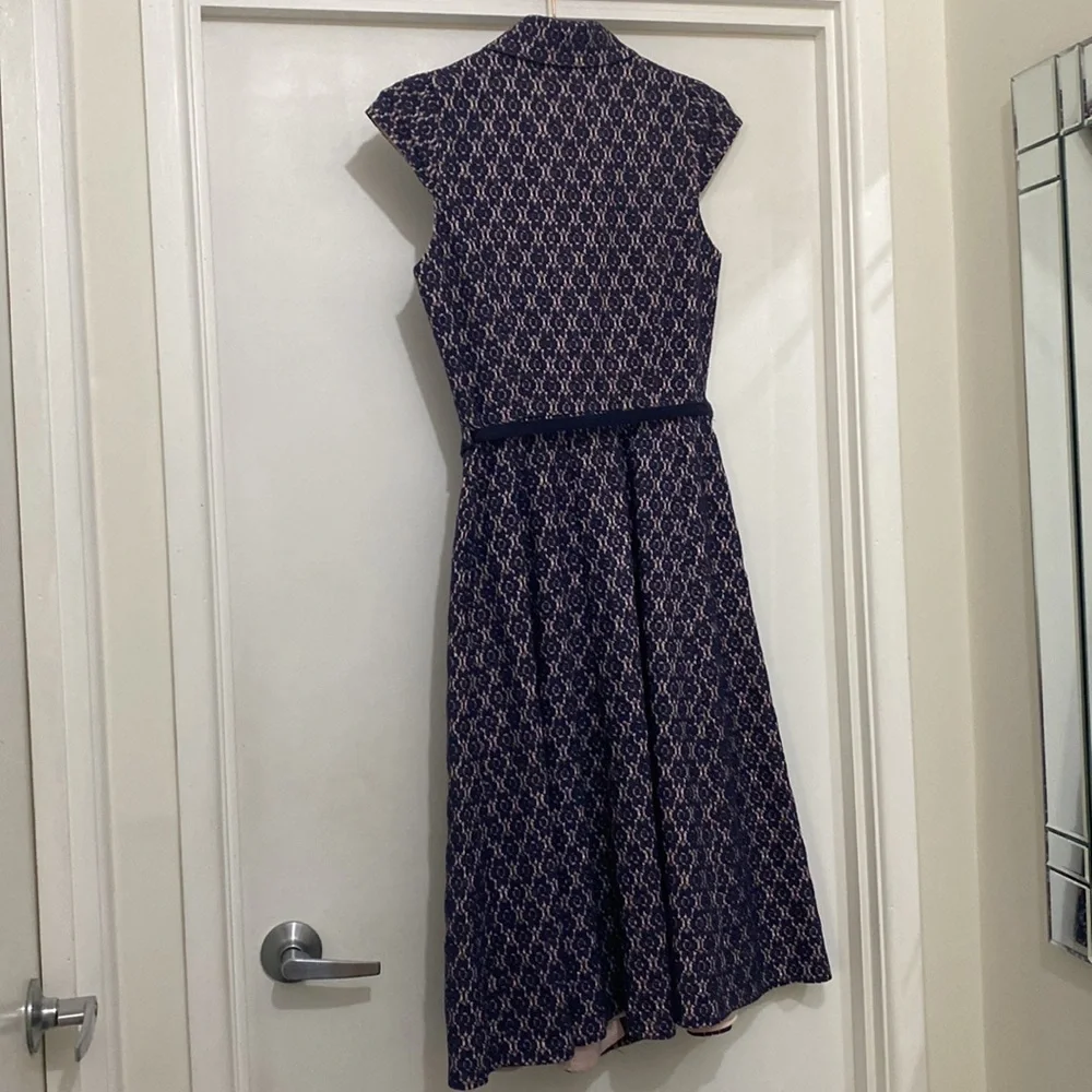 Review Size 8 dress - Picture 2 of 11